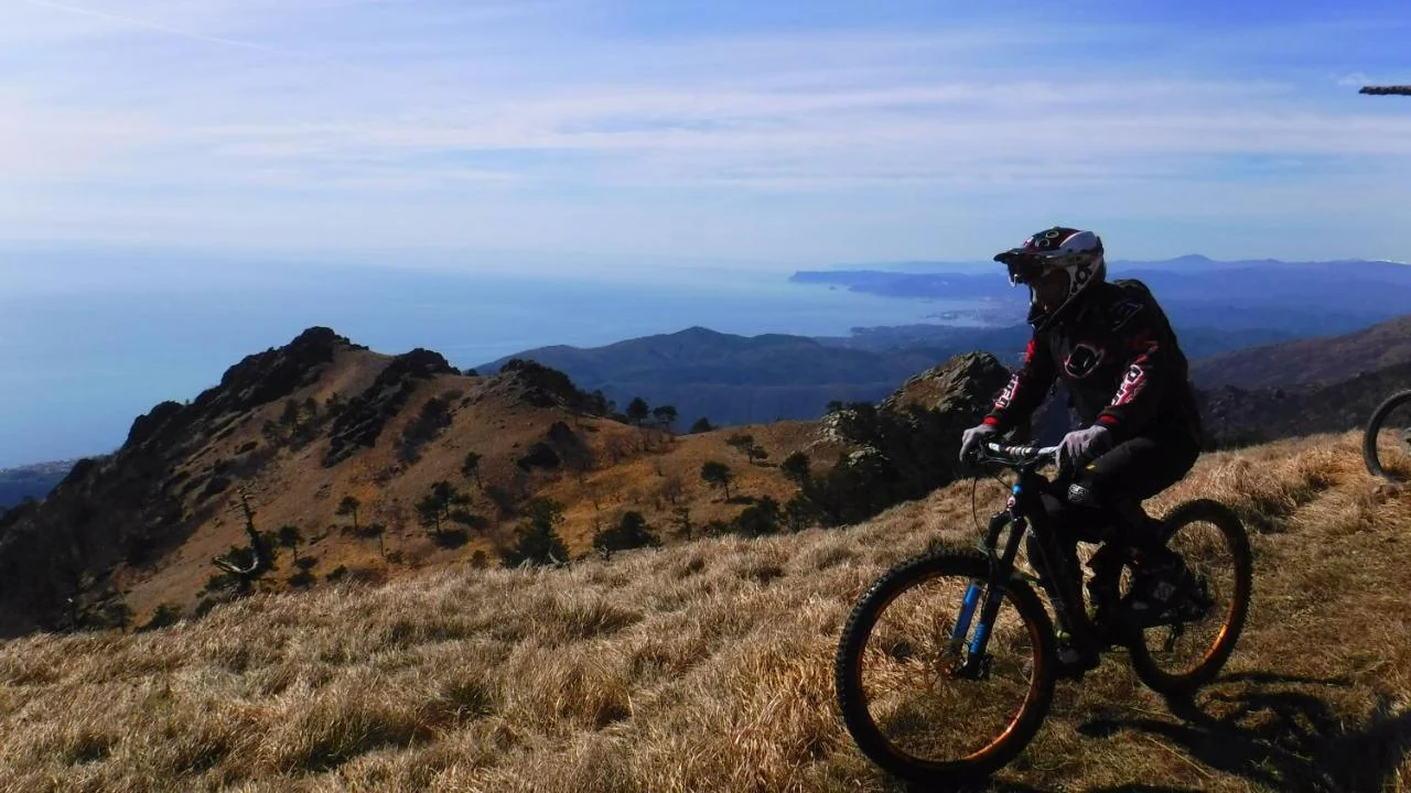 Escursione in mountain bike in Liguria